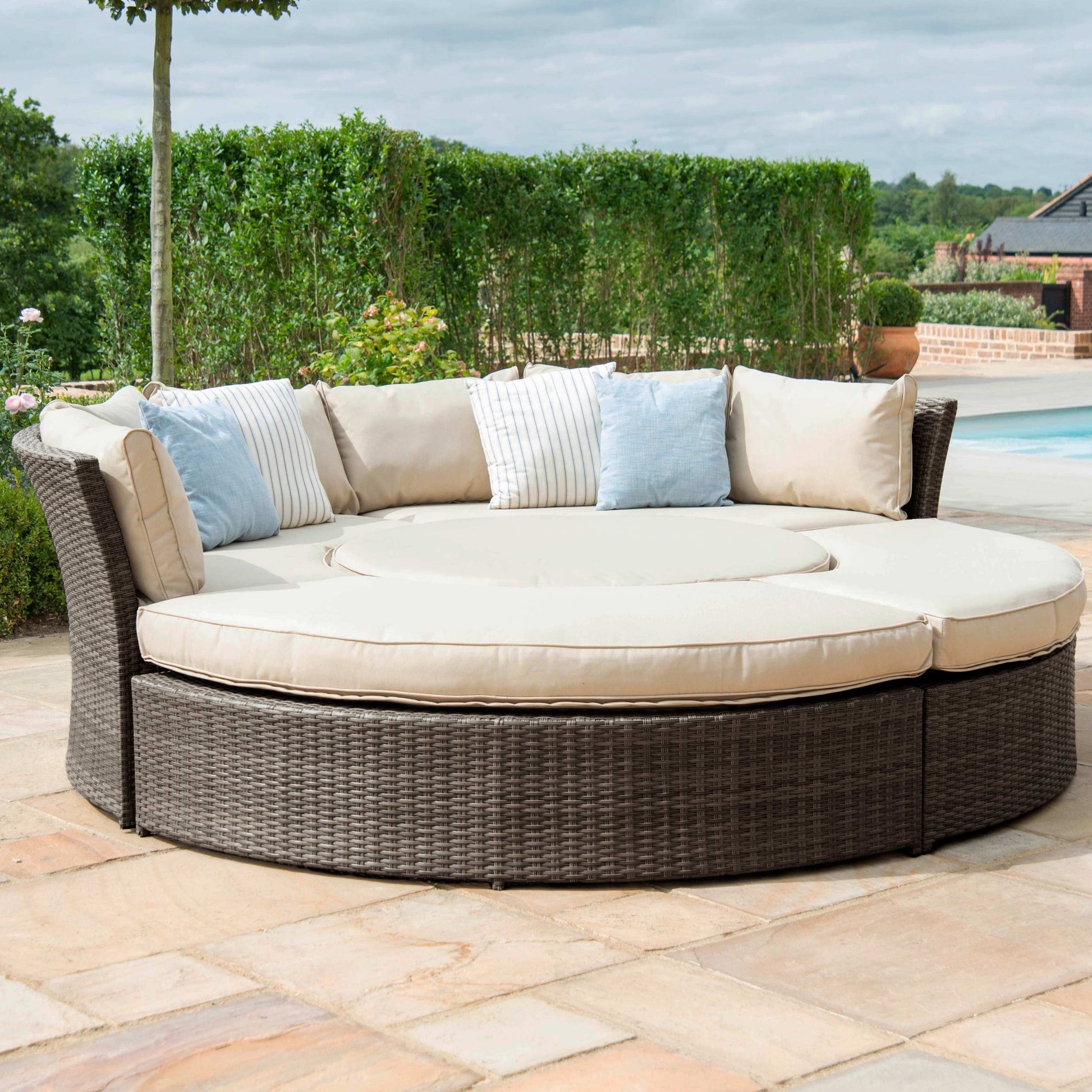 Maze Chelsea Lifestyle Rattan Suite with Glass Table - Alfresco Heat